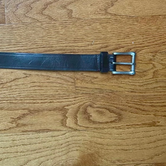 LIKE NEW Unisex Levi’s Genuine Leather Black Belt with Silver Buckle 32” - Picture 3 of 5